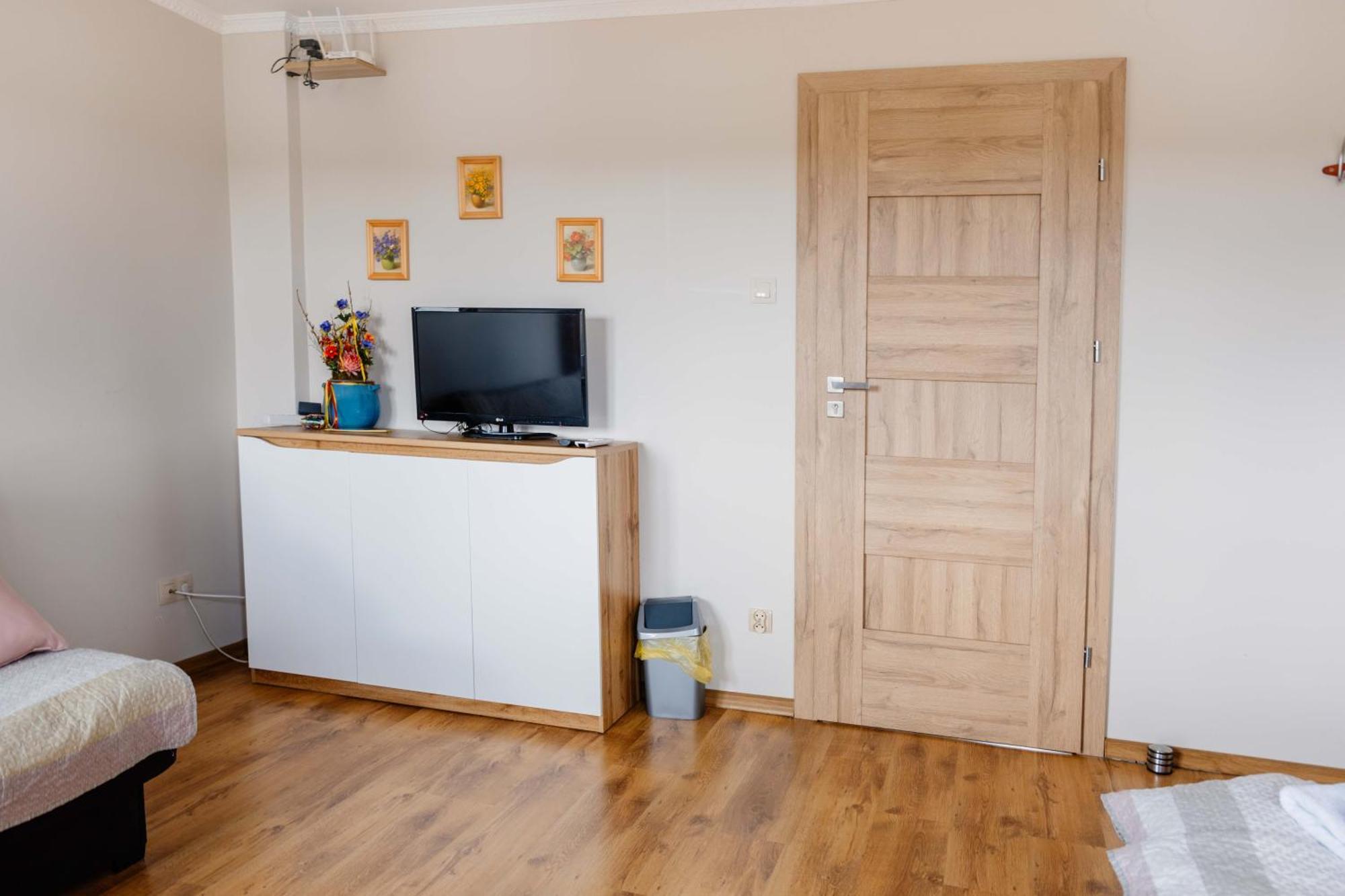 Mira - Mira Pokoje Z Widokiem Na Jezioro Chmielno Exterior foto